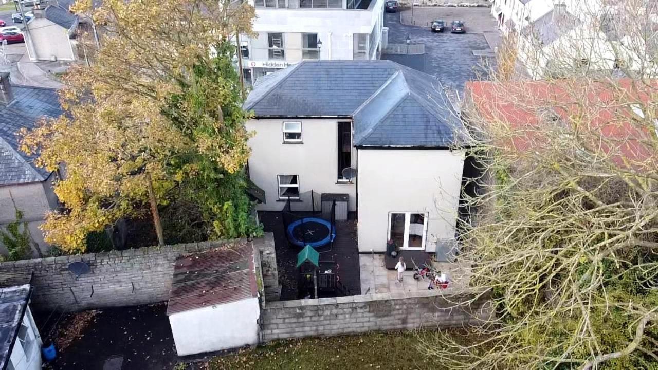 Town Villa With Charming Garden, Bbq Area & Sleeps 6 Cashel  Exteriör bild