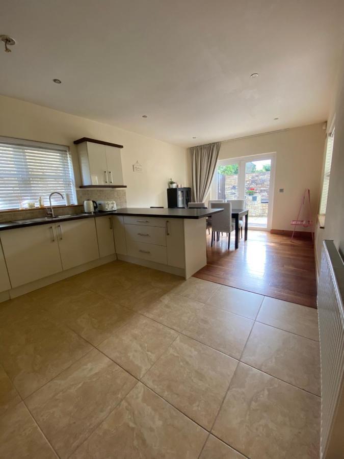 Town Villa With Charming Garden, Bbq Area & Sleeps 6 Cashel  Exteriör bild