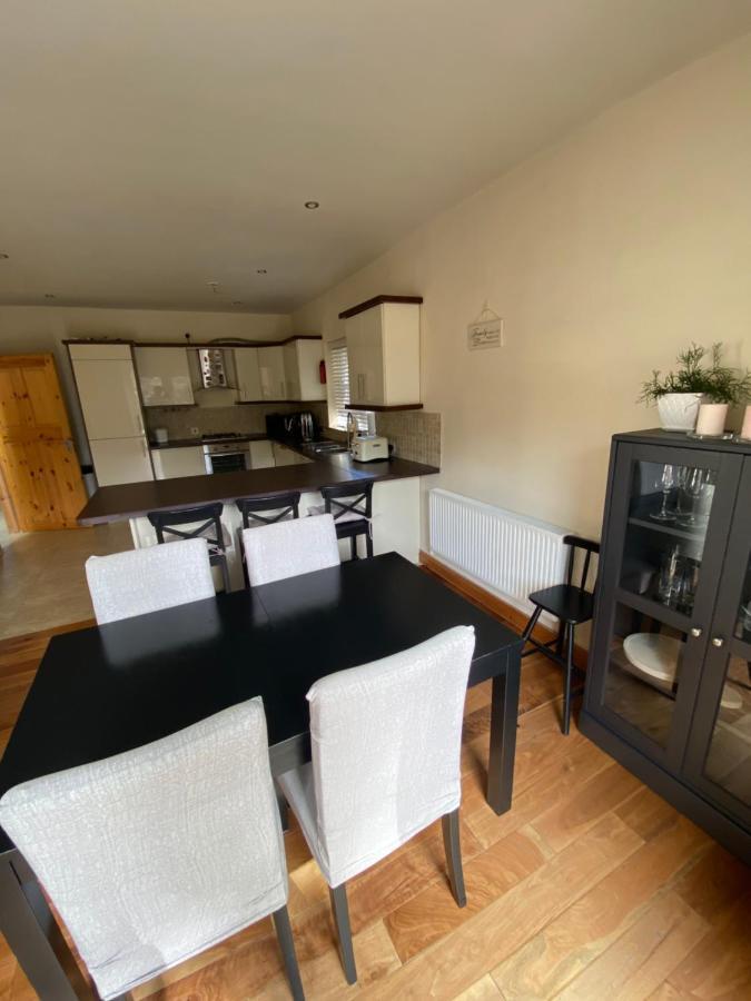 Town Villa With Charming Garden, Bbq Area & Sleeps 6 Cashel  Exteriör bild