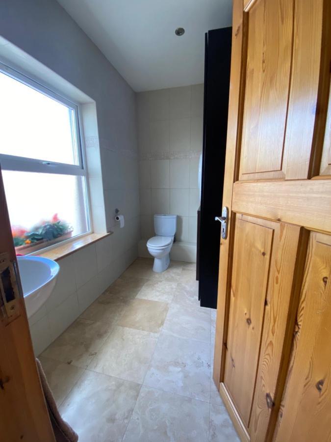 Town Villa With Charming Garden, Bbq Area & Sleeps 6 Cashel  Exteriör bild